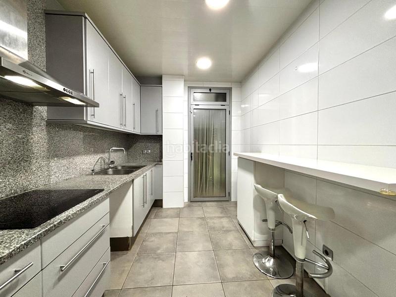 Foto d9309bf9-94bb-4e08-bb40-978ea8f8b6da. Ground floor with heating pool in Port Badalona