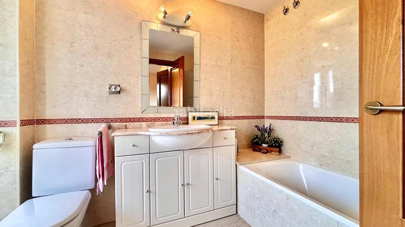 Foto df929348-9580-4e9d-83cf-881df8b90879. Casa amb calefacció aparcament piscina a Centre Sant Andreu de Llavaneres