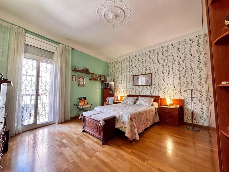 Foto d3db936e-ee04-4868-bba3-4fdd74dcff1a. Casa aparellada amb calefacció aparcament a Centre Badalona