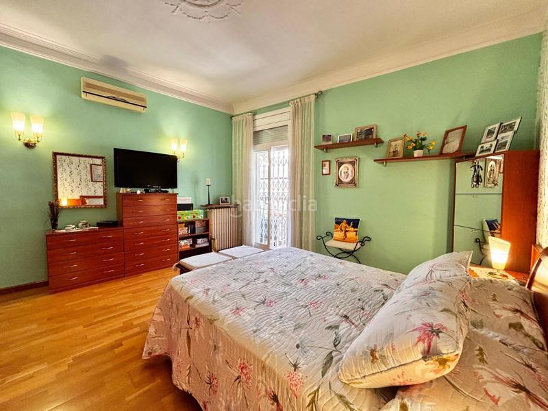 Foto bff1725e-4b94-4d2f-8152-02d0a8e7f4a2. Casa pareada en Centre Badalona