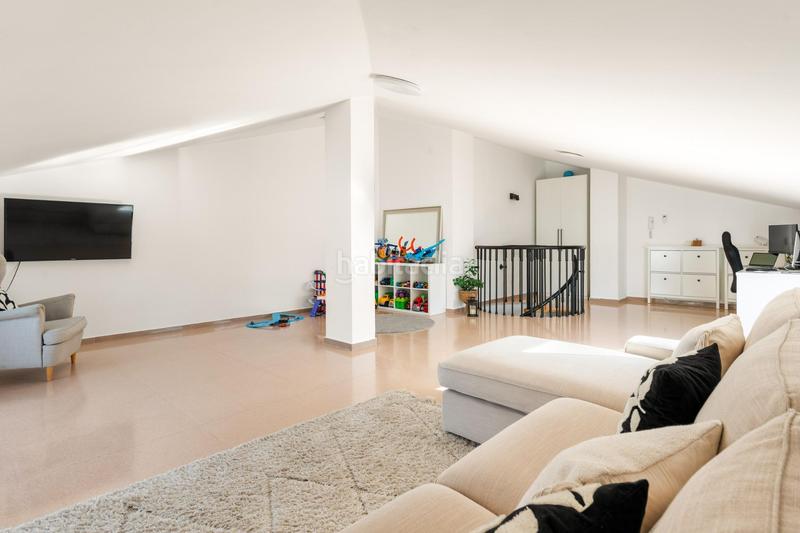 Foto c98efe37-620a-4582-9015-40e8fcd564e2. Àtic a Bufalà Badalona