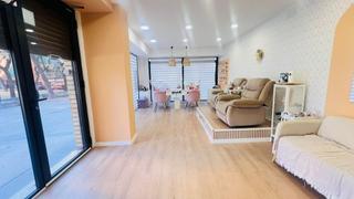 Locale commerciale in Avenida Avinguda de Catalunya, 44