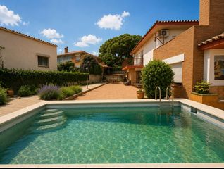 Casa  Avinguda dels castanyers. Espectacular casa en la exclusiva zona de mas ram, badalona