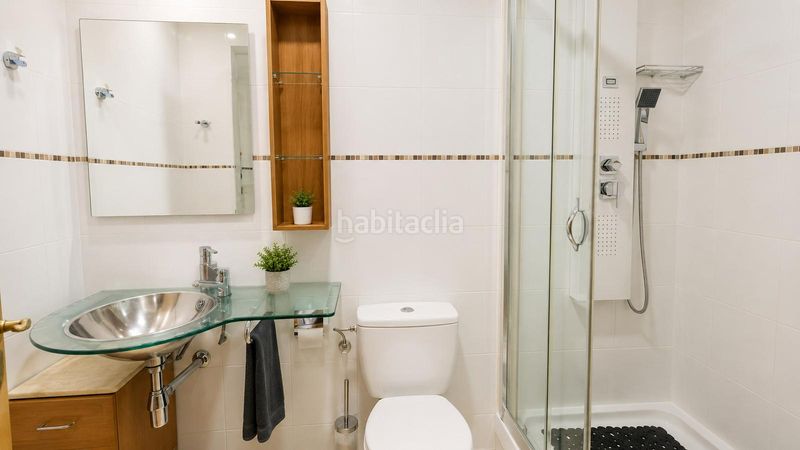Foto f8e64880-80f1-4b75-b111-974b46df6380. Àtic amb calefacció aparcament piscina a Can Clos-Pinetons Ripollet