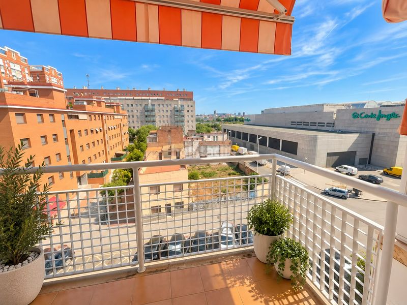 Foto 07db614f-6325-4632-97dd-7321b120b4bd. Àtic amb calefacció aparcament a Almeda - El Corte Inglés Cornellà de Llobregat