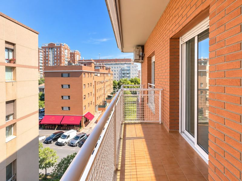 Foto eea97718-7f97-4bc4-8d46-dcc50fb1576c. Àtic amb calefacció aparcament a Almeda - El Corte Inglés Cornellà de Llobregat