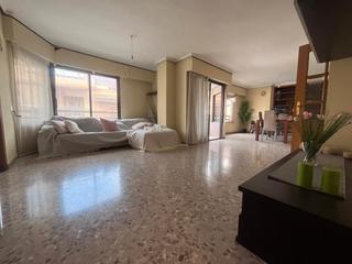 Appartamento in Pobla de Farnals. Amplia vivienda en venta en el centro
