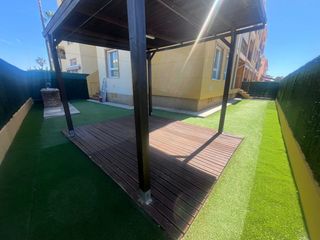 Miete Etagenwohnung  Carrer riu xúquer 22. Espectacular apartamento con jardin privado en 2º linea de playa