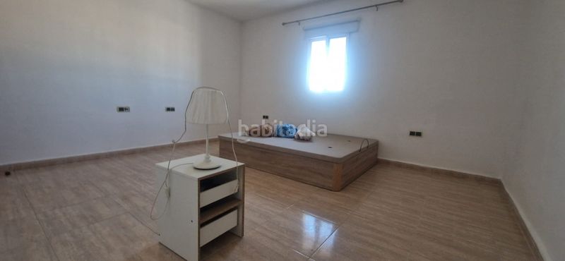 Foto 51123124-e2d9-4208-880f-ecaf3b25b067. Edificio in Rafelbunyol