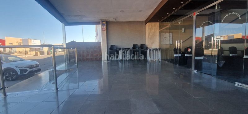 Foto 704c963f-9bab-40e0-aca7-1254b5db87e0. Edificio in Rafelbunyol