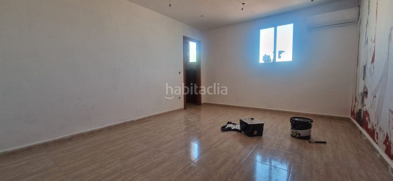 Foto ce87ce7a-3f58-452f-9db9-6a719336670c. Edificio in Rafelbunyol