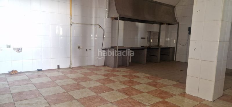 Foto e0d3673b-40e4-4e5c-9b02-2e371ff46b21. Edificio in Rafelbunyol