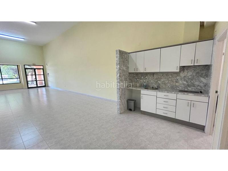 Foto 2cf7f432-dd3b-4092-8b10-9f6cb808c54c. Locale commerciale in San Jorge