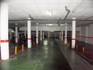 Aparcament cotxe a Navarro ledesma 158