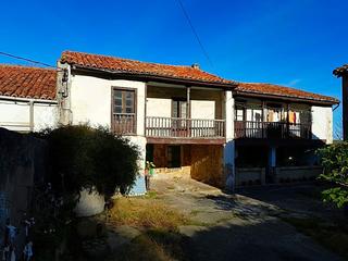 Masia a Alfoz de Lloredo