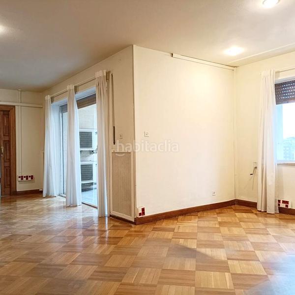 Foto 9795ce5c-fc57-494b-a90c-f5f3380f56f9. Rent flat with heating parking in Cuatro Caminos - Azca Madrid