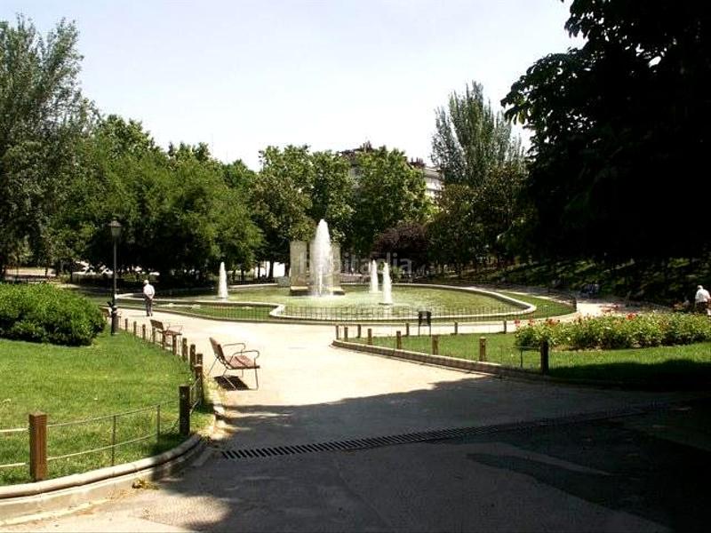 Foto c8995343-cc2c-4092-aff7-0449d6683014. Aparcament cotxe a El Viso Madrid