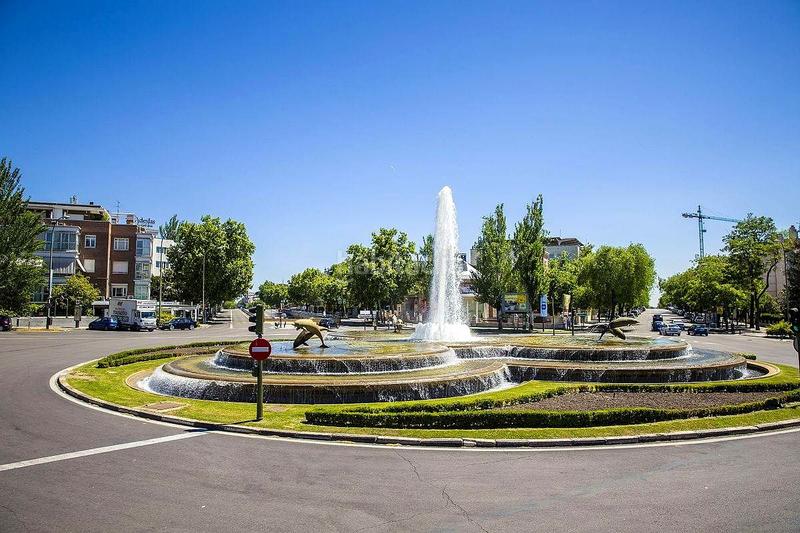 Foto f0517d16-1995-4144-8ae4-854d4838c147. Aparcament cotxe a El Viso Madrid