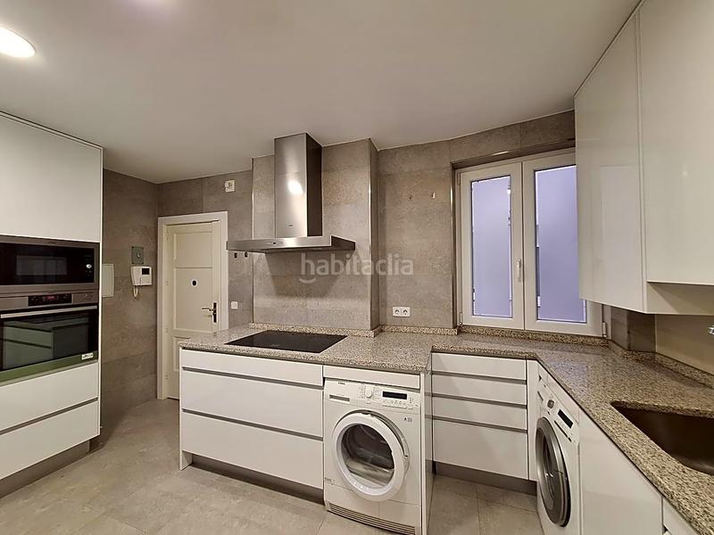 Foto 318e5473-3727-4291-92e2-d58373918348. Rent flat with heating in Jerónimos Madrid