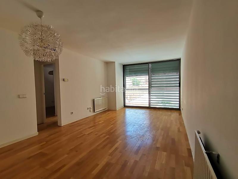 Foto 999faa79-dee7-4123-b758-3b0663b6374d. Rent flat with heating parking in Fuente del Berro Madrid