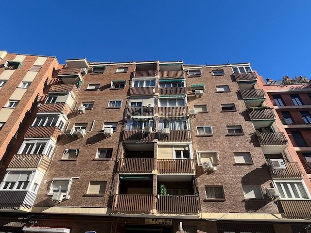 Foto ada7eb60-d413-4146-9a44-8f8c32dd816c. Flat with heating in Pacífico Madrid