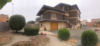Chalet  Carrer enric granados.   preciosa casa en anglesola !!