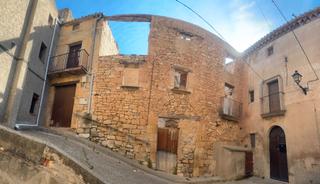 Casa adossada  Carrer major. Casa  en vallbona de les monges