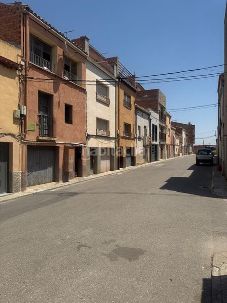 Foto b012f939-9ecc-4e5e-9cf3-c225817df3b0. Casa adossada a Bellpuig