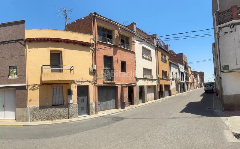 Foto e84aebbf-7e15-4b97-8716-677bfb75b8b0. Casa adossada a Bellpuig