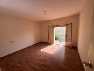 Pis  Passatge de la ginesta. ¡¡¡ amplio piso de 4 habitaciones con 2 plazas de parking y 2 tr