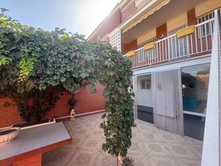 Casa  Carrer alcalde sala. Casa adosada  en bellpuig con patio, terrazas y garaje