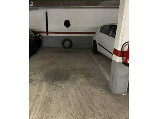 Aparcament cotxe  Aurlia. A pi de calle sin escaleras