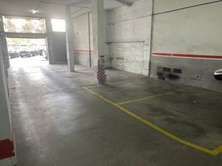Aparcament cotxe  Paraires. Parking a pie de calle