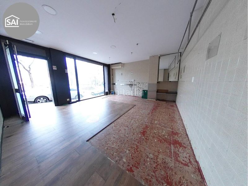 Foto b83c007a-f9f6-42ff-858c-92680dd8d983. Local comercial a Concòrdia Sabadell