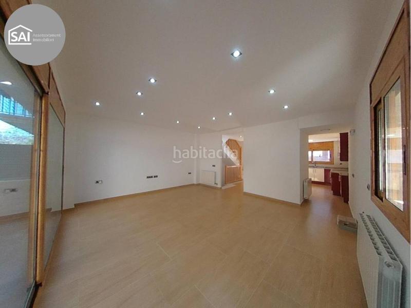 Foto 1f518b26-e4c2-4bb2-baac-b9f1176b3523. Casa amb calefacció aparcament a Sentmenat