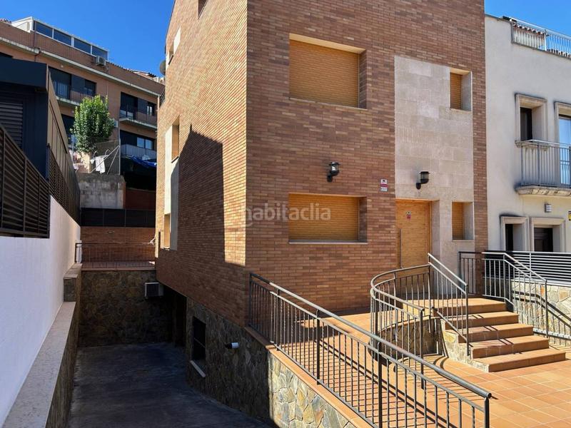 Foto cf25dfdd-2cd2-4625-a6a1-800239ac0a94. Casa amb calefacció aparcament a Sentmenat