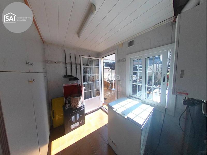 Foto 12902129-a87b-4032-bdf8-11991efbbc86. Casa amb calefacció aparcament a Creu de Barberà Sabadell