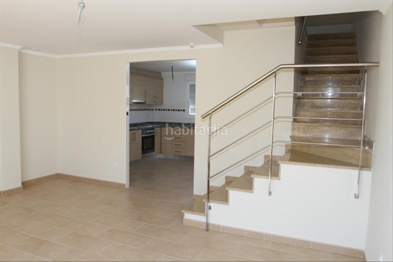 Foto a0c6364b-328b-40bf-918b-517fd4397606. Casa adossada a avinguda dels bancals 44 a Oliva playa Oliva