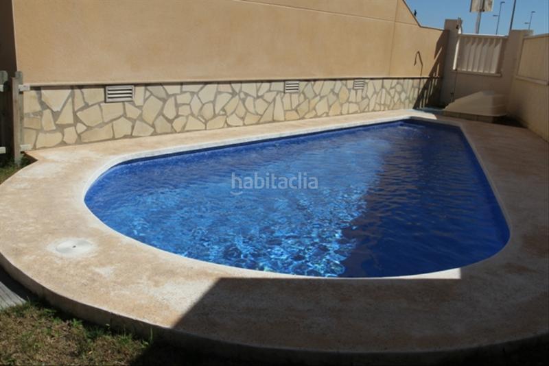 Foto dde60eb2-e35b-4f19-9012-362a7e90f50e. Casa adossada a avinguda dels bancals 44 a Oliva playa Oliva