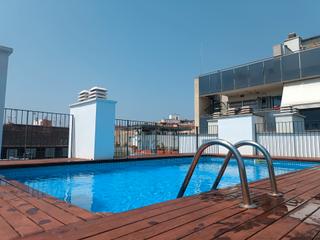 Piso en Centre. Piso semi nuevo con piscina comunitaria, parquing y trastero!!!