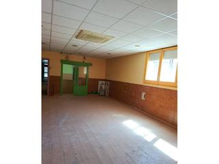 Location Local commercial  Rubio i ors. Alquiler de amplio local en el centro de cornella para reformar