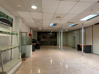 Geschäftsraum  Escornalbou. Local comercial en venta en el guinardó