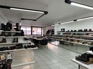 Bureau  Calàbria. Oficina de 56m2 en venta en calle calàbria