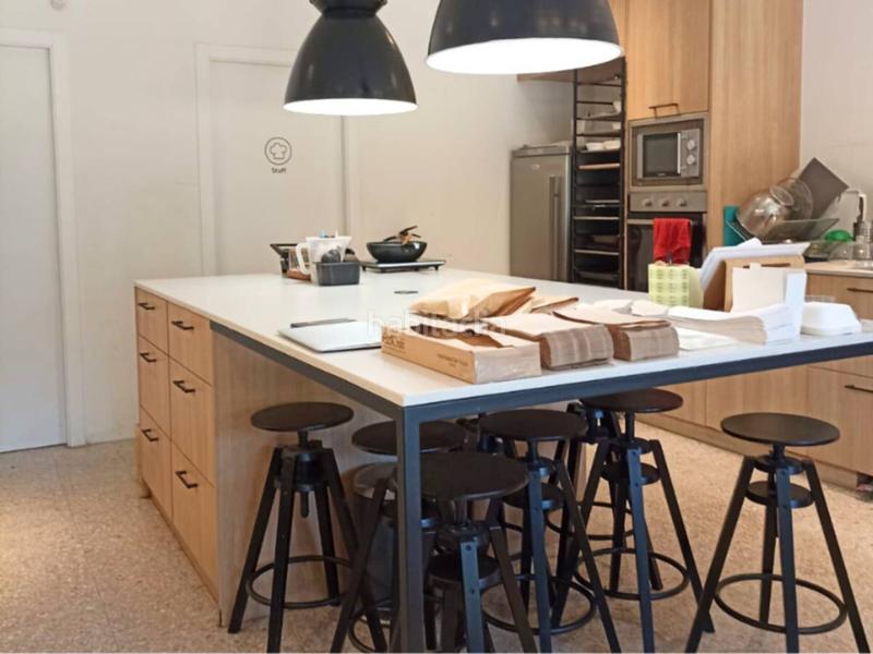 Foto cde27b7c-43f3-41bb-adf5-691047d68c89. Pas-de-porte local commercial dans Provençals del Poblenou Barcelona