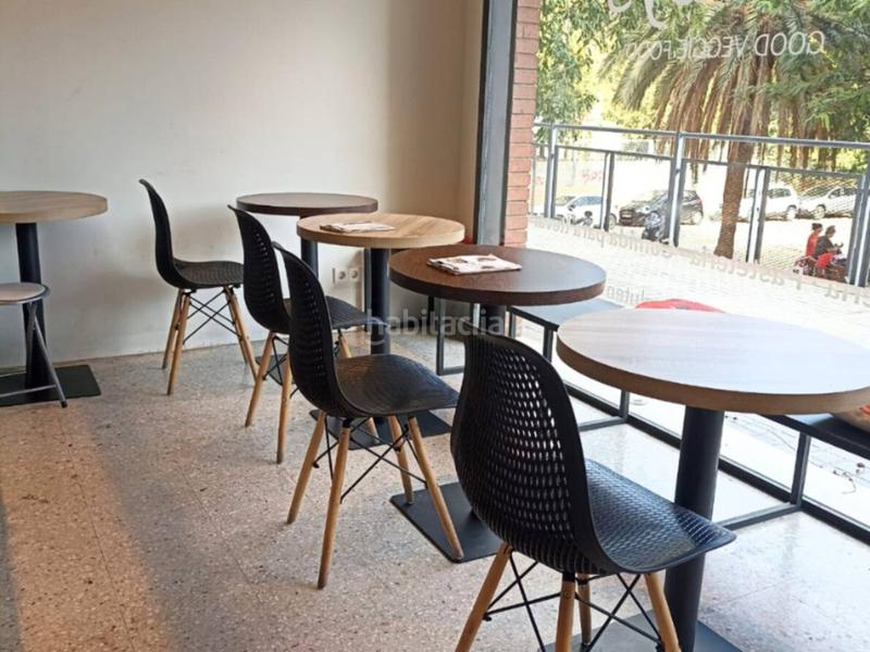 Foto d8d6d4d4-8e89-46d4-99d5-f308f66eec5e. Pas-de-porte local commercial dans Provençals del Poblenou Barcelona