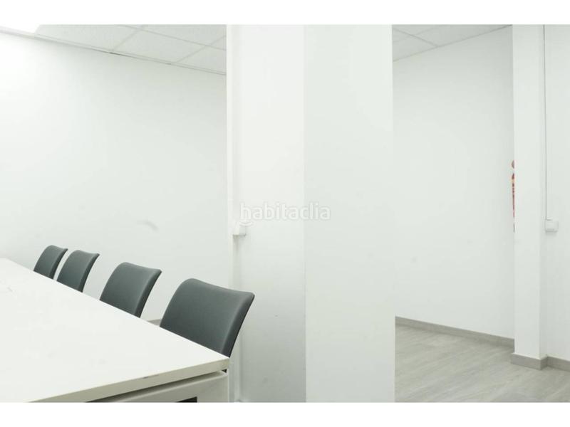 Foto b8dc74a8-ebb4-4d20-b39e-2e23bbca5a70. Oficina a Porta Barcelona