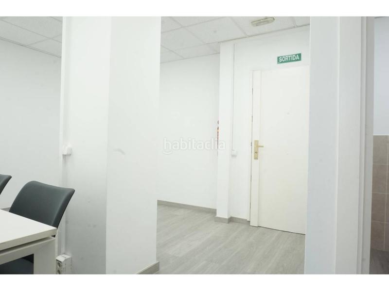Foto e4646d44-8378-4209-988e-15365ec2e1ae. Oficina a Porta Barcelona