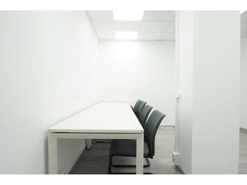 Foto f88a2b95-01a1-4211-ad20-53e4e1709508. Oficina a Porta Barcelona