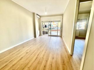 Pis  Castillejos. Piso con balcon en venta en sagrada familia