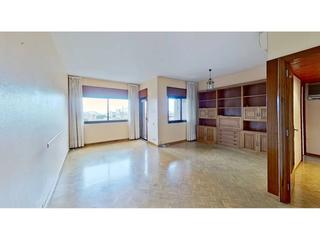 Pis  Alcalde mart figueras i castillo. Piso en venta con balcon y plaza de parking en esplugues de llob